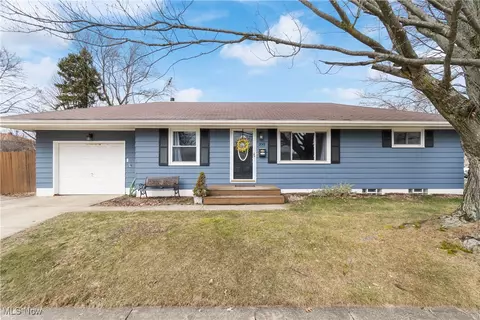 2001 Quayle Dr, Akron, OH 44312