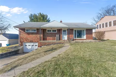 1016 Barclay St, Niles, OH 44446