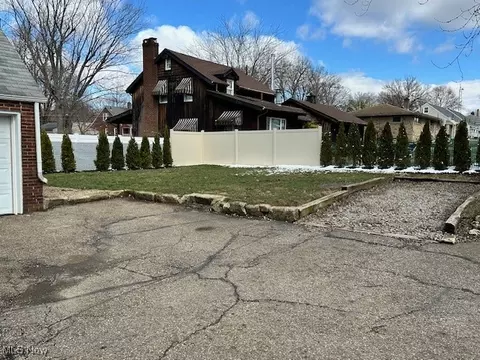 2020 Spring Ave NE, Canton, OH 44714 photo 2