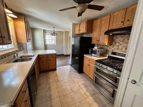 2020 Spring Ave NE, Canton, OH 44714 photo 4