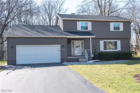 1200 Timbercrest St, Youngstown, OH 44505