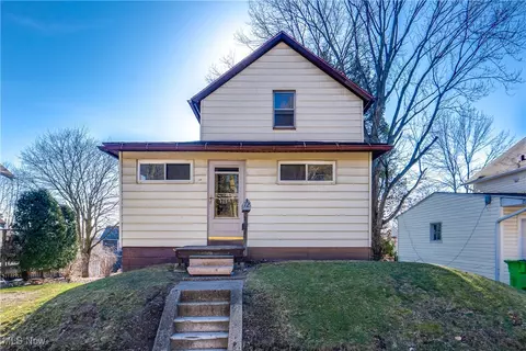 72 W Summit St, Barberton, OH 44203