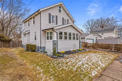 2137 Grandview St SE, Warren, OH 44483