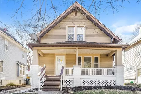 1042 Neptune Ave, Akron, OH 44301