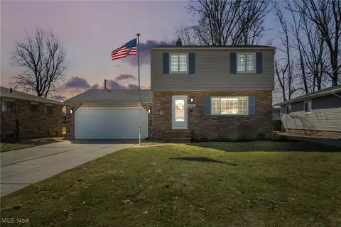 35600 Grovewood Dr, Eastlake, OH 44095