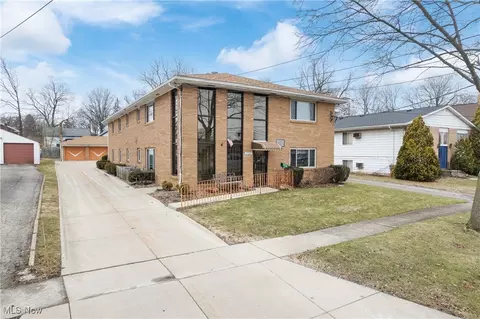1928 3rd St, Cuyahoga Falls, OH 44221