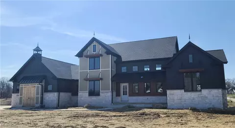 1970 Cascade Ln, Hinckley, OH 44233
