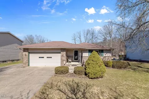 3993 Canterbury Dr, Brunswick, OH 44212