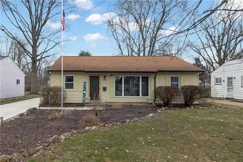 240 Kempton Dr, Berea, OH 44017