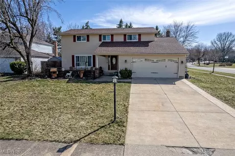 16507 S Red Rock Dr, Strongsville, OH 44136