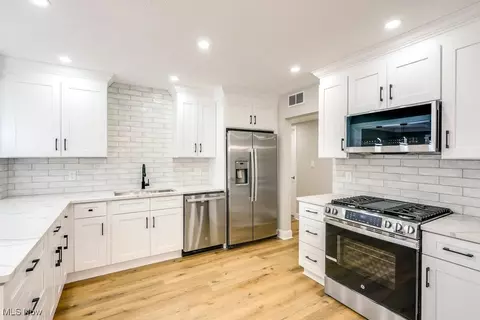Kitchen - 509 Walnut Dr, Euclid, OH 44132 photo 3 of 5