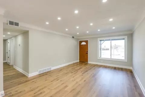 Living - 509 Walnut Dr, Euclid, OH 44132 photo 3 of 11