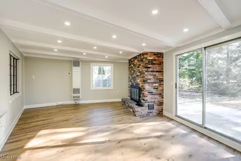 Living - 509 Walnut Dr, Euclid, OH 44132 photo 7 of 11