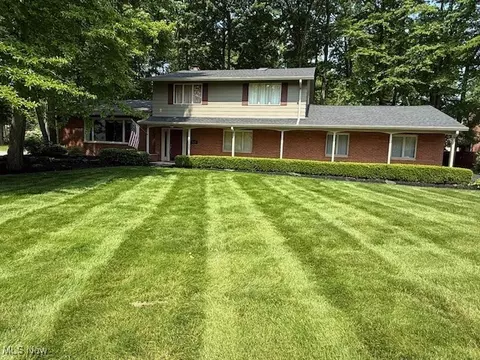 8674 Hunters Trl, Warren, OH 44484