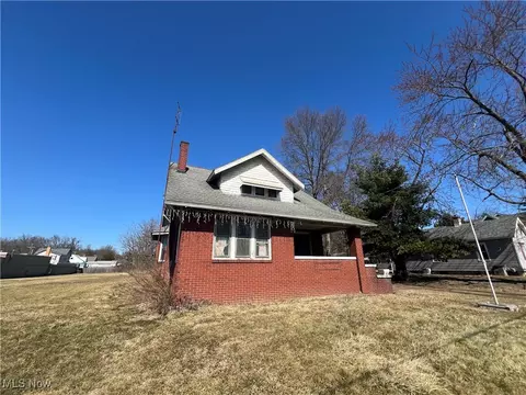 2847 Tibbetts Wick Rd, Girard, OH 44420