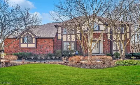 768 Meredith Ln, Cuyahoga Falls, OH 44223