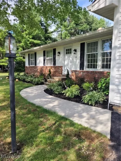 17845 Kenston Lake Dr, Chagrin Falls, OH 44023