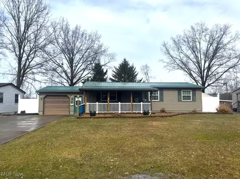 664 Santa Monica Dr, Youngstown, OH 44505