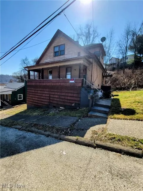 609 Mackey Ave, Martins Ferry, OH 43935