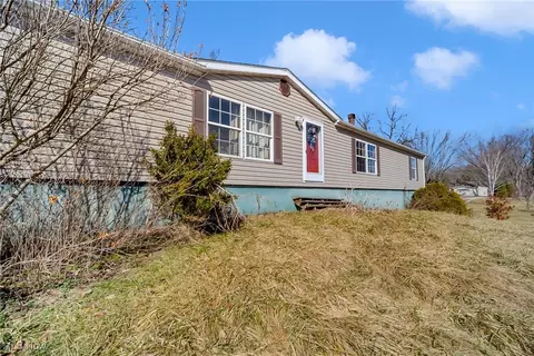 6009 Paris Ave, Louisville, OH 44641