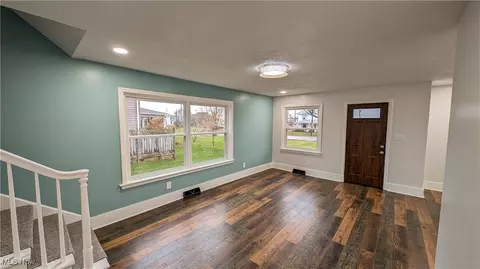 Living - 534 E Main St, Bellevue, OH 44811 photo 6 of 7