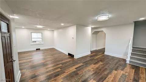 Living - 534 E Main St, Bellevue, OH 44811 photo 5 of 7