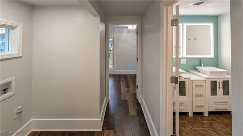 Entry Way - 534 E Main St, Bellevue, OH 44811 photo 5 of 7