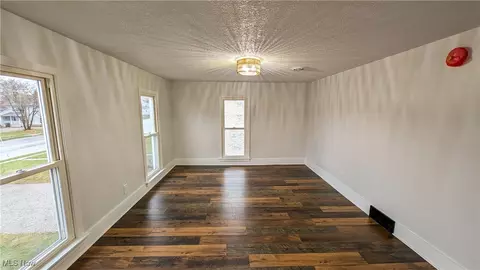 Living - 534 E Main St, Bellevue, OH 44811 photo 7 of 7