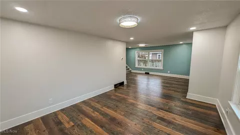 Living - 534 E Main St, Bellevue, OH 44811 photo 4 of 7