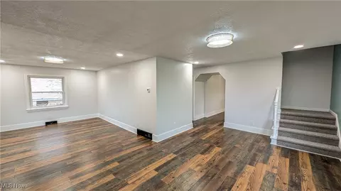 Living - 534 E Main St, Bellevue, OH 44811 photo 1 of 7