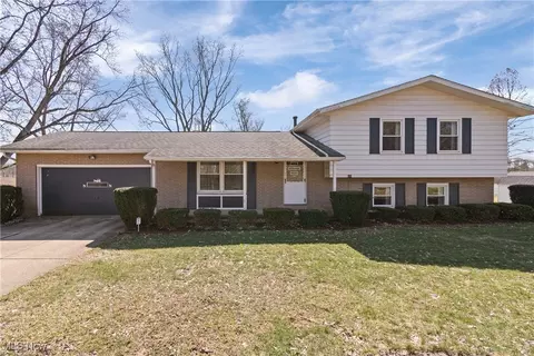 634 Saturn Dr, Uniontown, OH 44685