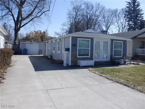 38376 N Beachview Rd, Willoughby, OH 44094