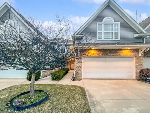 139 Stoney Brook Dr, Elyria, OH 44035