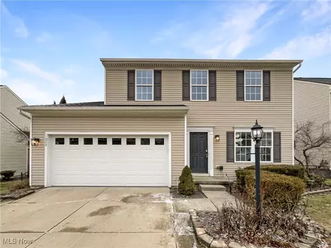 1022 Woodfield Ln, Brunswick, OH 44212