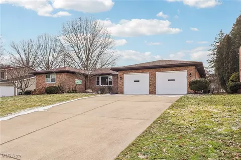 850 Morningbreeze Cir, Barberton, OH 44203