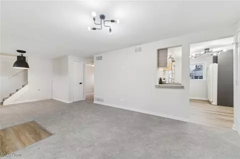 Living - 917 Euclid Ave, Lorain, OH 44052 photo 2 of 5