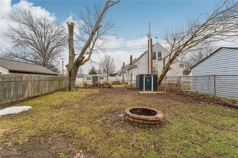 Exterior - 917 Euclid Ave, Lorain, OH 44052 photo 4 of 5