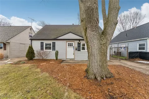 Exterior - 917 Euclid Ave, Lorain, OH 44052 photo 2 of 5