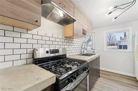 Kitchen - 917 Euclid Ave, Lorain, OH 44052 photo 2 of 3