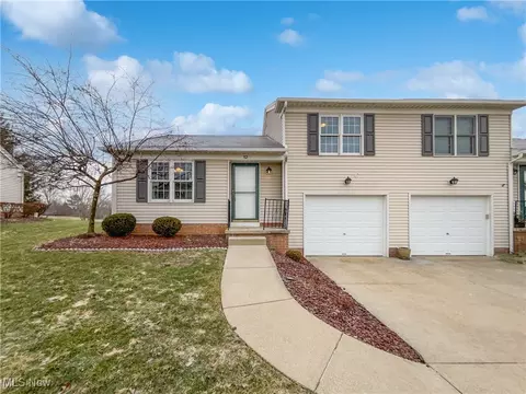 651 Sturbridge Dr #12, Medina, OH 44256