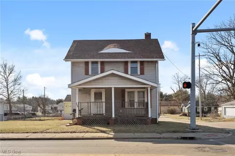 2425 Harrisburg Rd NE, Canton, OH 44705