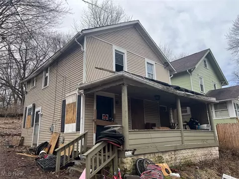 242 Jewett St, Akron, OH 44305