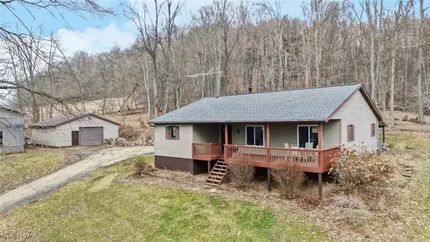5295 Deer Rd SW, Bowerston, OH 44695
