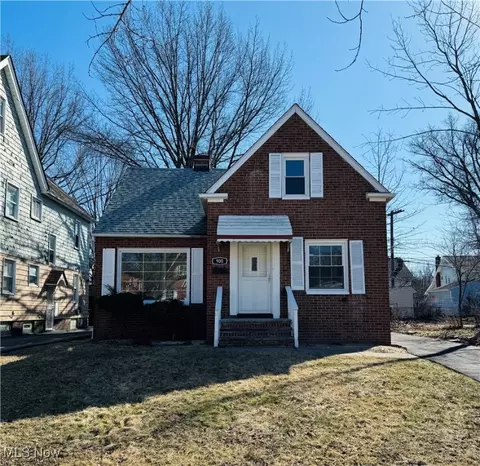 900 Eloise Dr, Cleveland Heights, OH 44112