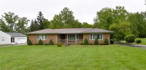 7265 Spanghurst Dr, Walton Hills, OH 44146