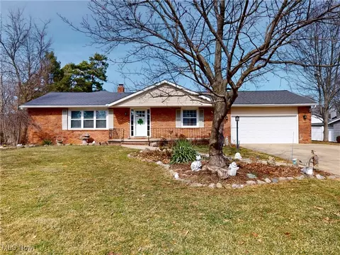 6727 Hickory Hill Dr, Mayfield Village, OH 44143