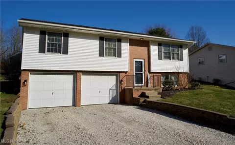 5851 Drenta Cir SW, Navarre, OH 44662