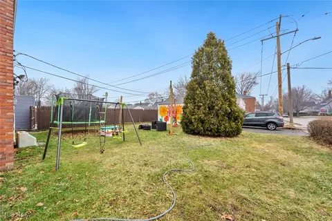 21001 Priday, Euclid, OH 44123 photo 25
