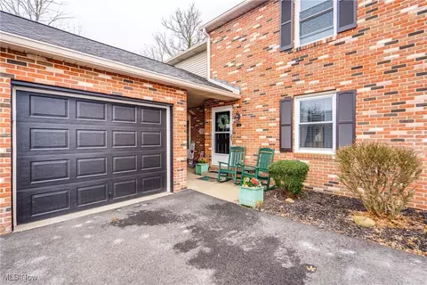 1114 W Maple St, North Canton, OH 44720