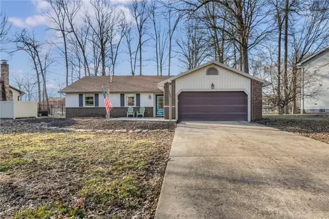 2625 Black Oak Dr, Niles, OH 44446
